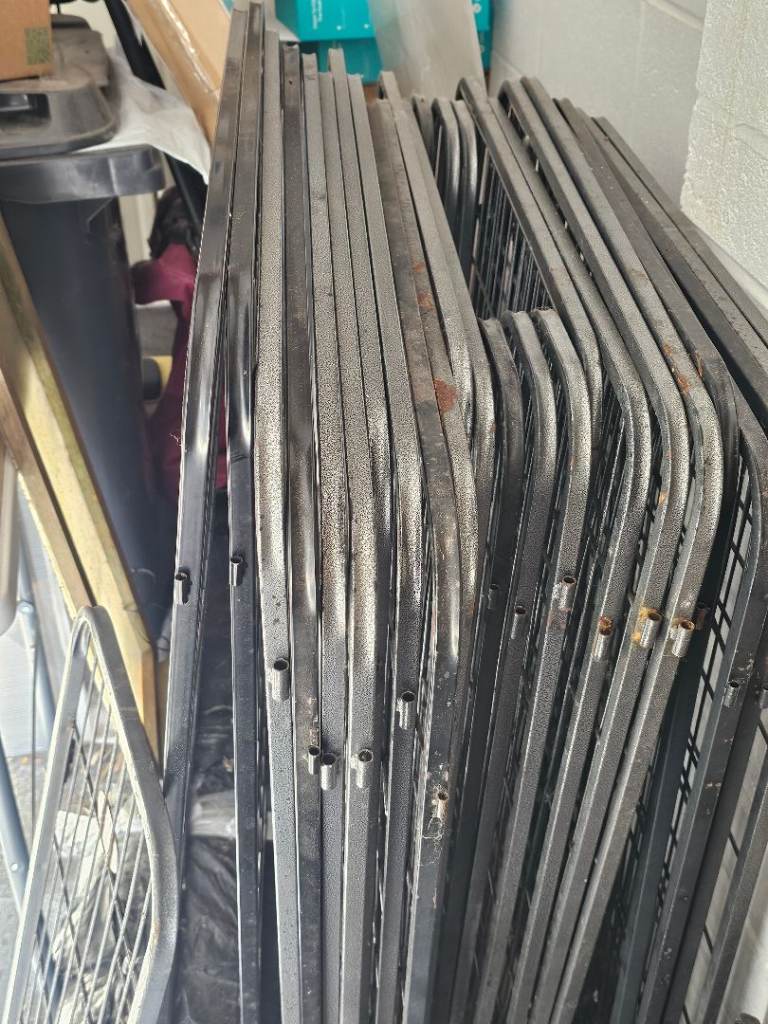24 pieces of used dog playpen，100cmx80cm