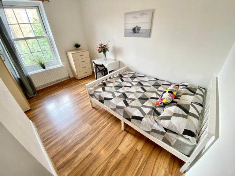 🎉Room for couples next to Vauxhall!!! 🎉