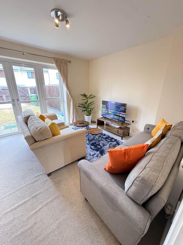 Lovely 2-Bedroom Home/ Homeshare in the Heart of Peterborough