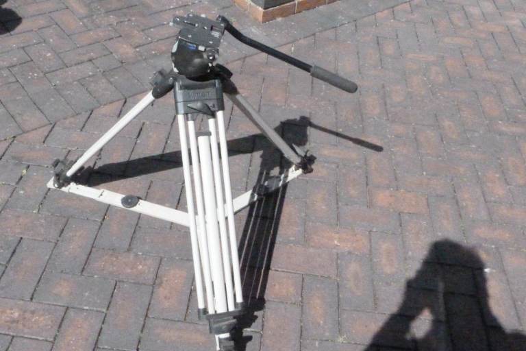 Vinten video camera tripod