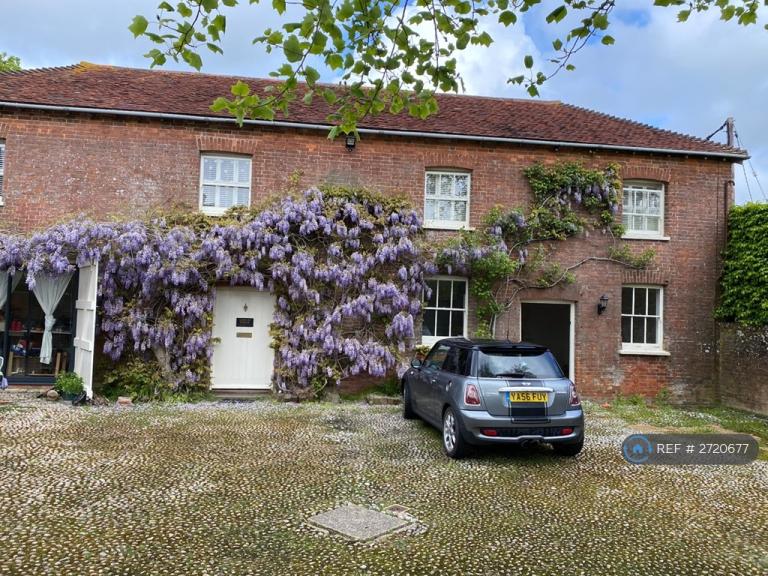 1 bedroom flat in The Coach House, Hailsham, BN27 (1 bed) (#2720677)