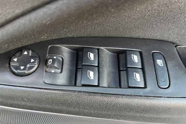 2022 Vauxhall Crossland 1.2 Design 5dr HATCHBACK PETROL Manual