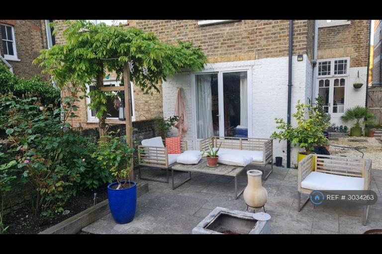 2 bedroom flat in Newlands Park, London, SE26 (2 bed) (#3034263)