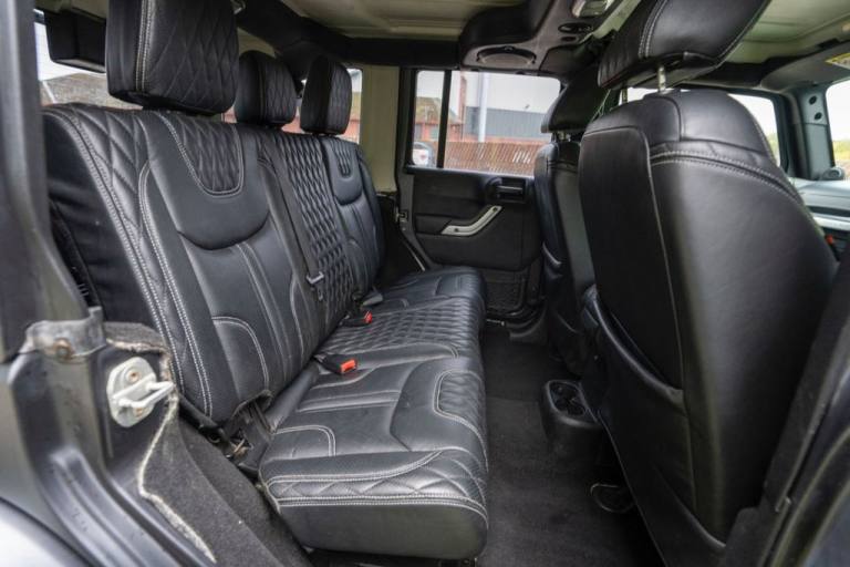 2013 Jeep Wrangler 2.8 CRD Sahara SUV 4dr Diesel Auto 4WD Euro 5 (197 bhp) CONVERTIBLE Diesel Aut...