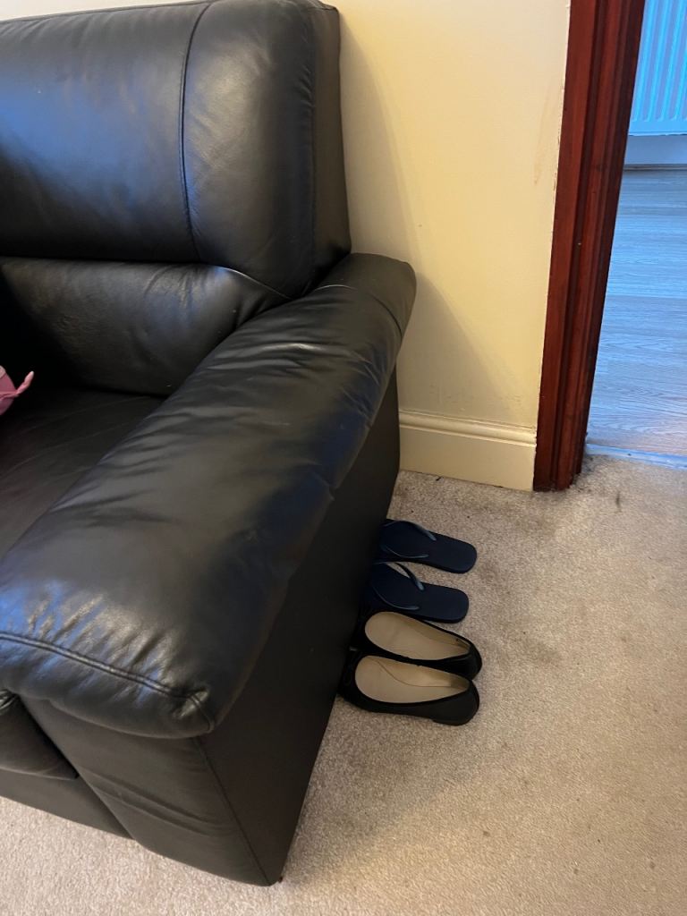 MUST GO BY WEDS 9th DEC - SOFA