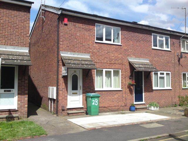 2 bed student house in Dunkirk opposite QMC and 5 mins walk from East and South Entrance of Uni. 