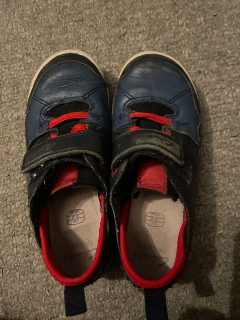 Clark shoes size 10f (28 euro size)