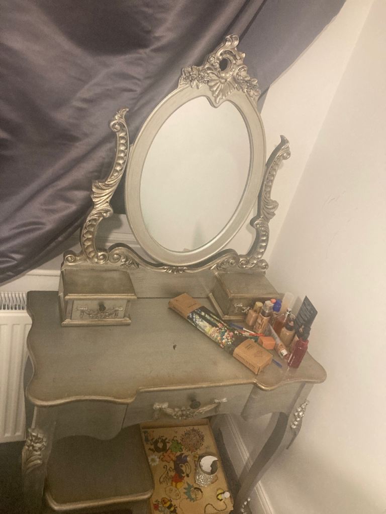 Dressing table 