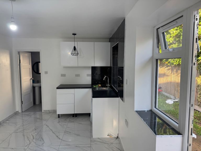 Modern furnished One bed studio flat Incl Bills (Single Person preffered)