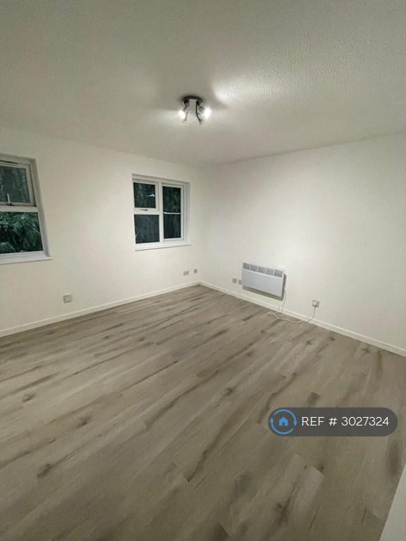 1 bedroom flat in Tavistock Road, West Drayton, UB7 (1 bed) (#3027324)