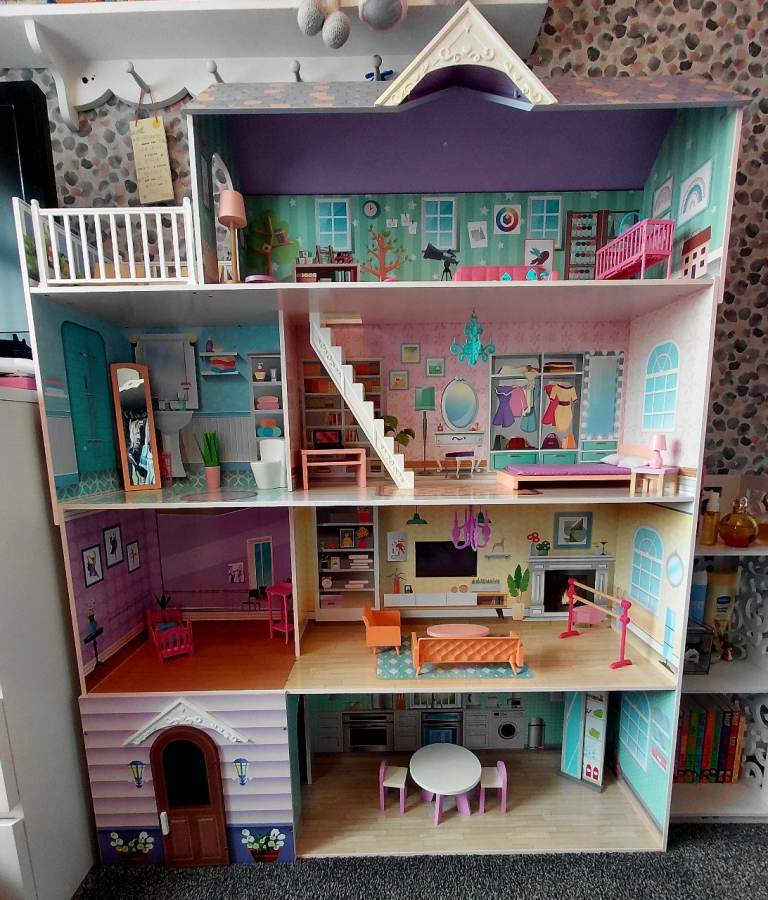 Lillie's Wooden Doll House 