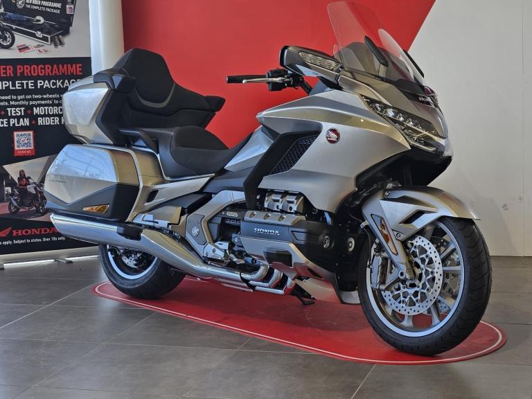 2025 HONDA GL1800 GOLD WING TOUR DCT