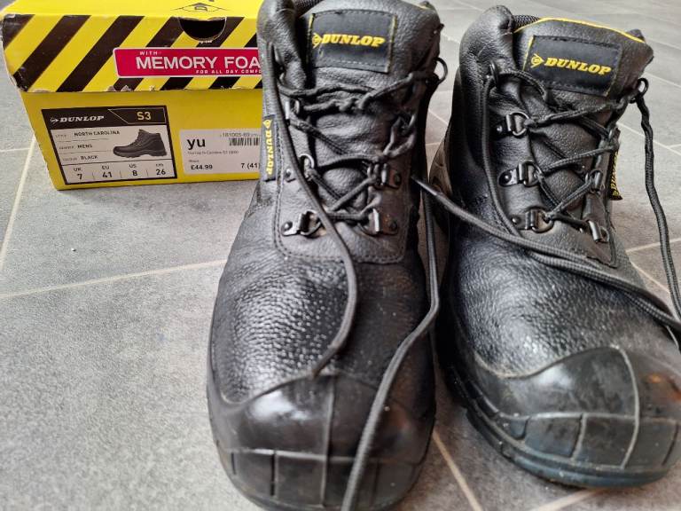 Safety footwear Dunlop