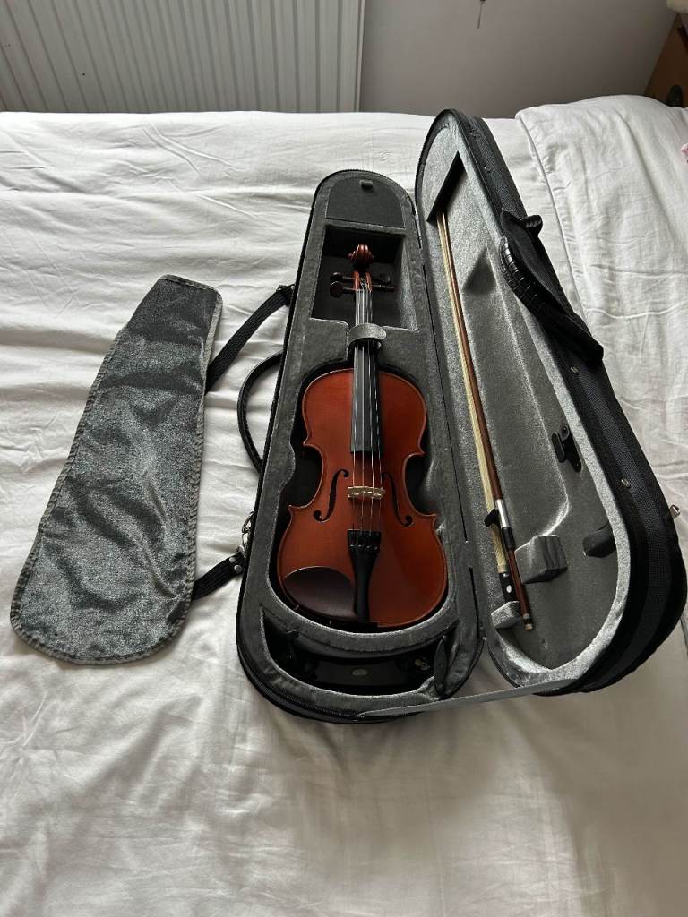 Yamaha V5 3/4 sized violin bundle