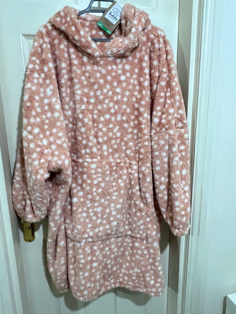 Woman’s oversized dotty pink hoodie one size 