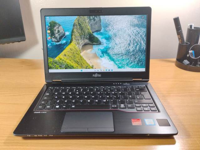 Fujitsu Lifebook U728 laptop Intel i7-8550U Quad core with backlit