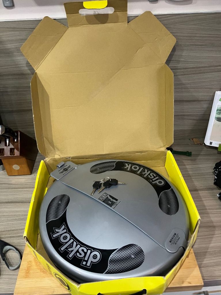 Disklok  Steering Wheel Lock - Medium - with 3 x keys + Original Storage Box