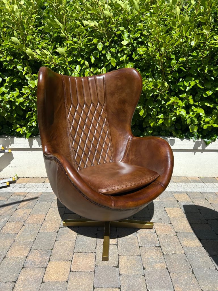 Beautiful brown leather Egg Chair retro 