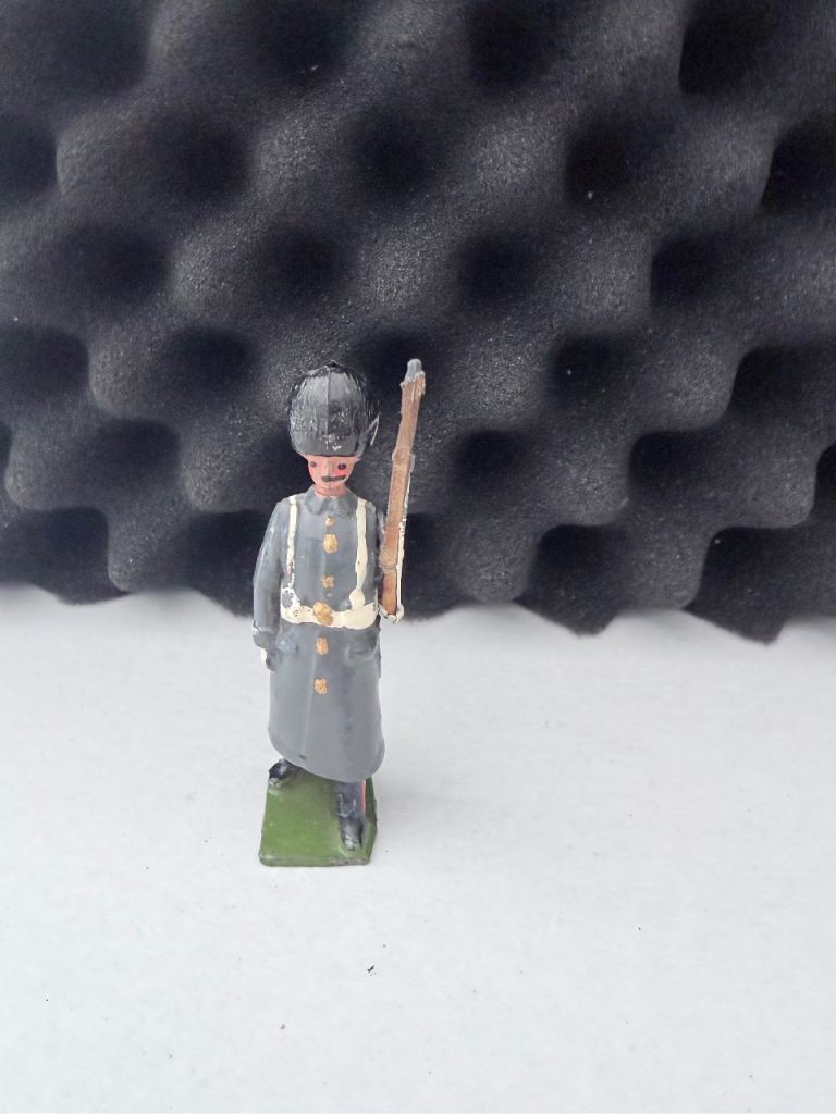 Vintage Metal Soldier Figurine - Hand-Painted Guardsman