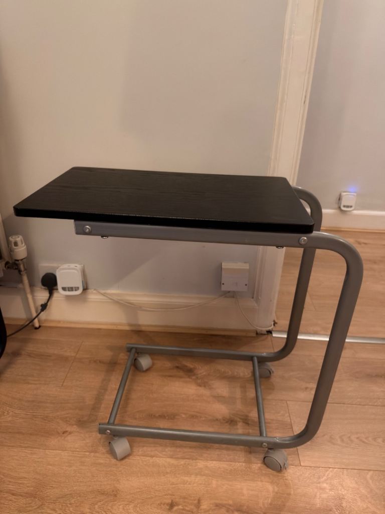 Moving coffee table