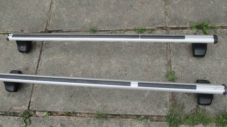 Thule Roof Bars KIT 1333 – Silver, Good Condition