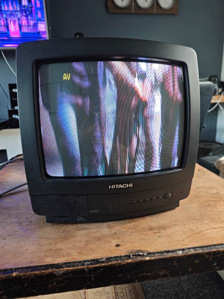 HITACHI CRT 14" COLOUR TELEVISION 1990s 