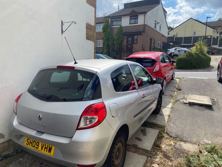 Car Clio 1.2 needs attention spares repair