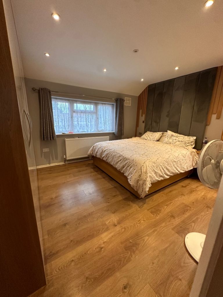 En big size room available for sharing bathr