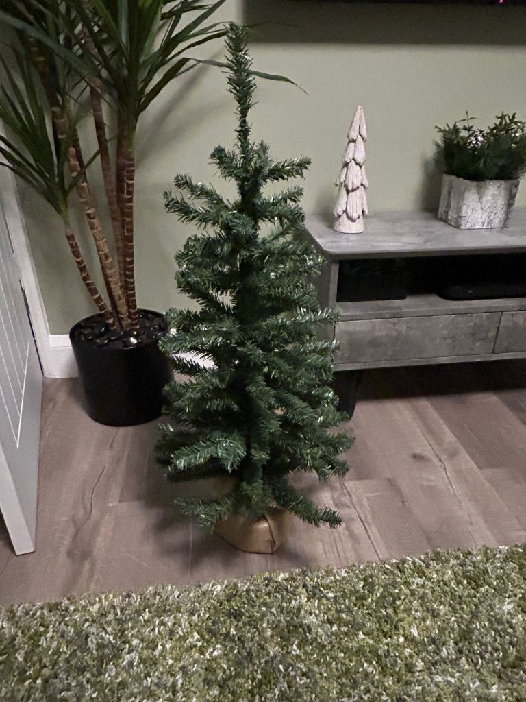 3.5 ft Pre lit Christmas tree 