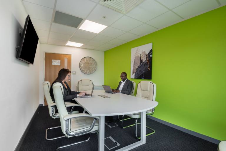 Birmingham - WS11 0EL \ Productive Team Workspace with 4 Workstations