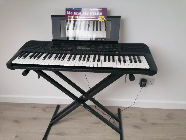 Yamaha Keyboard and Stand