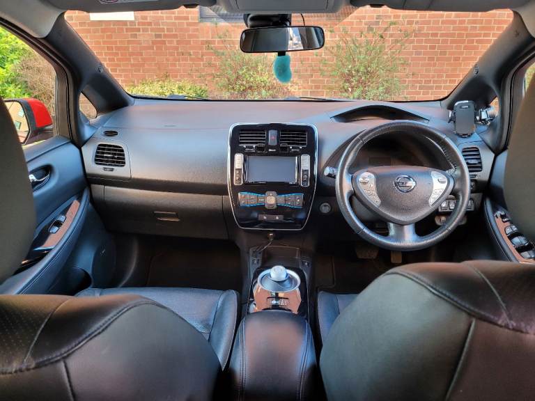 Nissan LEAF Tekna 2015, fresh MOT