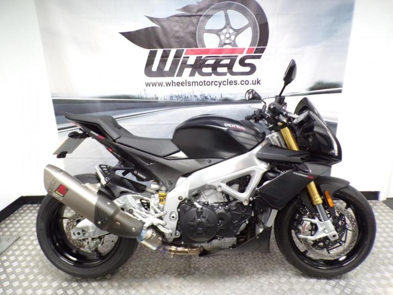 2020 APRILIA TUONO 1100 V4 RR WITH AKRAPOVIC EXHAUST