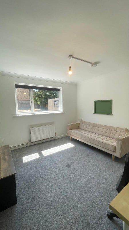Bright, cozy double room in a shared house