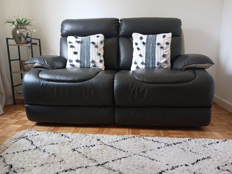 La-Z-Boy Georgina 2-Seater Genuine Leather Sofa- Very good conditions