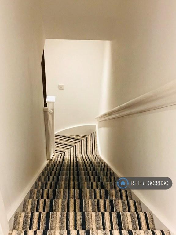 2 bedroom flat in Roxy Avenue, Chadwell Heath, RM6 (2 bed) (#3038130)