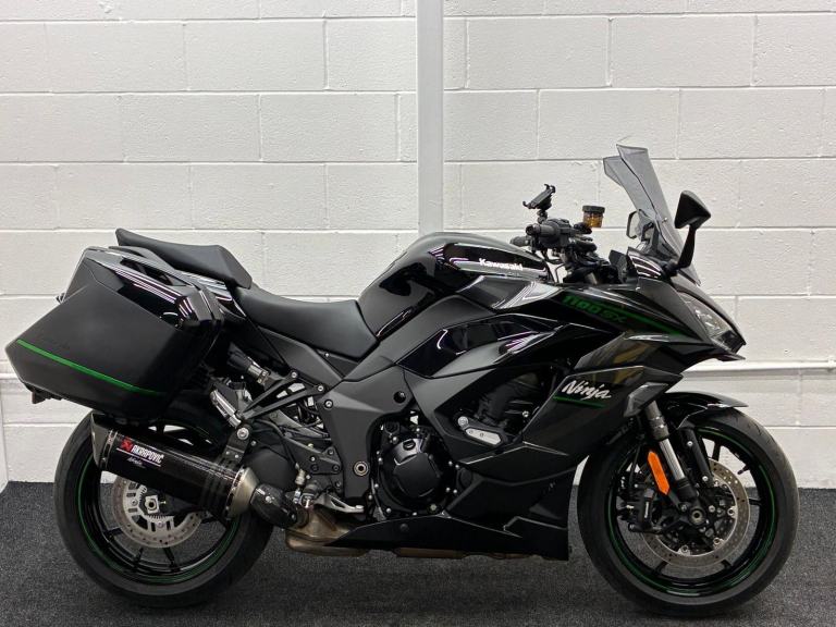 KAWASAKI NINJA1100SX PERFORMANCE TOURER **AKRA EXHAUST - PANNIERS - 435 MILES** 