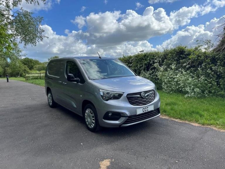 November 2023 Vauxhall Combo 1.5 2300 Pro (100) L2H1