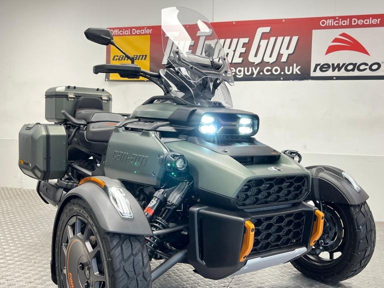 2025 Can-Am Canyon Redrock Semi Automatic Trike with 800 Miles 