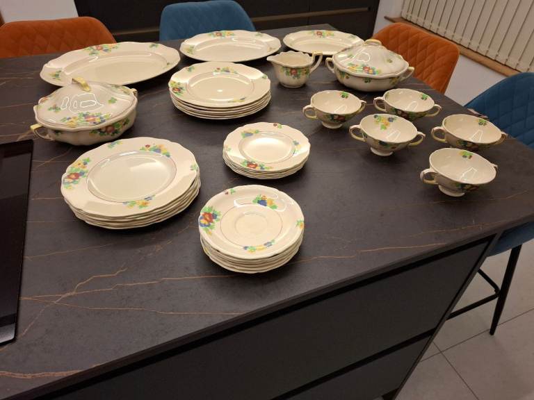 Royal Doulton Minden D5334 dinner set