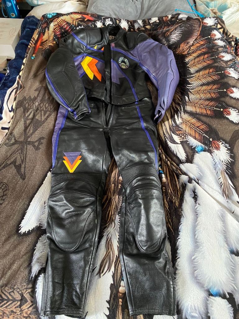 Motorcycle suit 