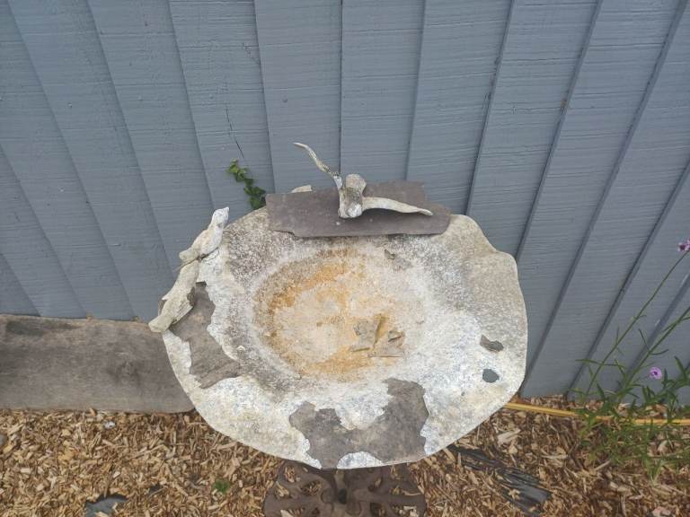 Metal Garden Bird Bath - Weathered Look