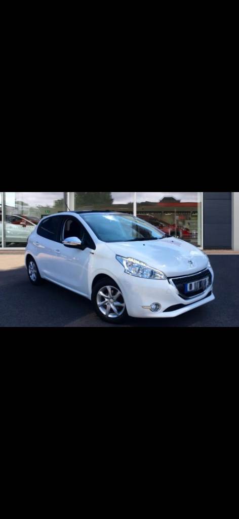Unique & Economical Peugeot 208 (2015) - Panoramic Roof, Low Mileage! ​