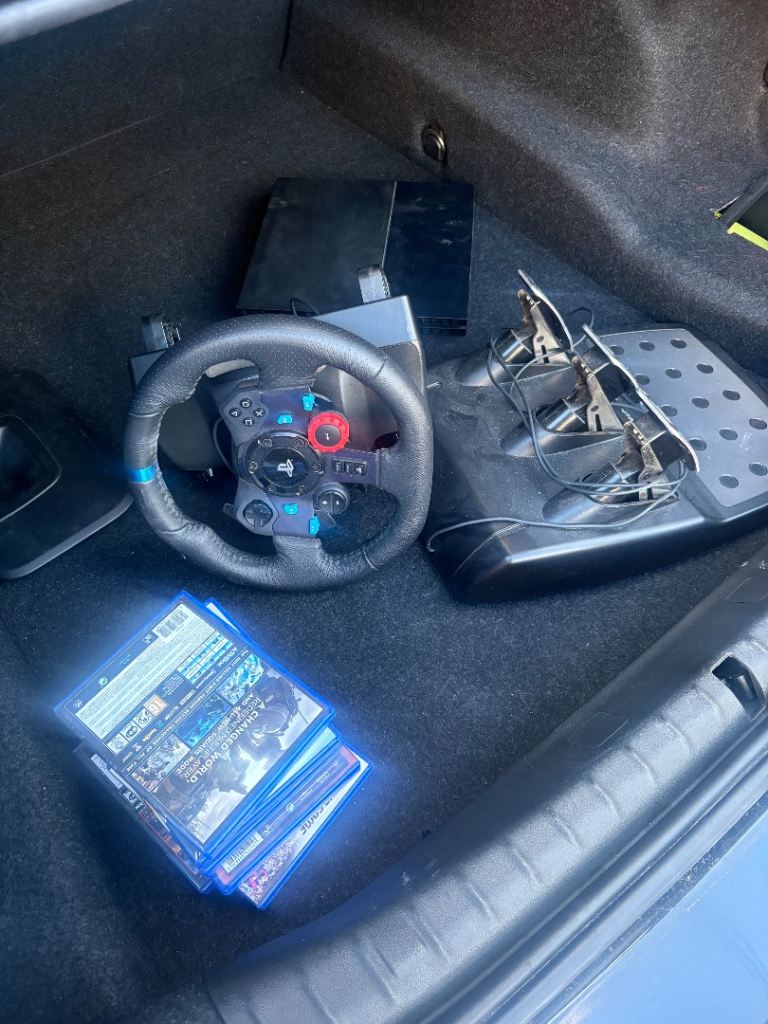 PS4 + G29 STEERING WHEEL + GAMES
