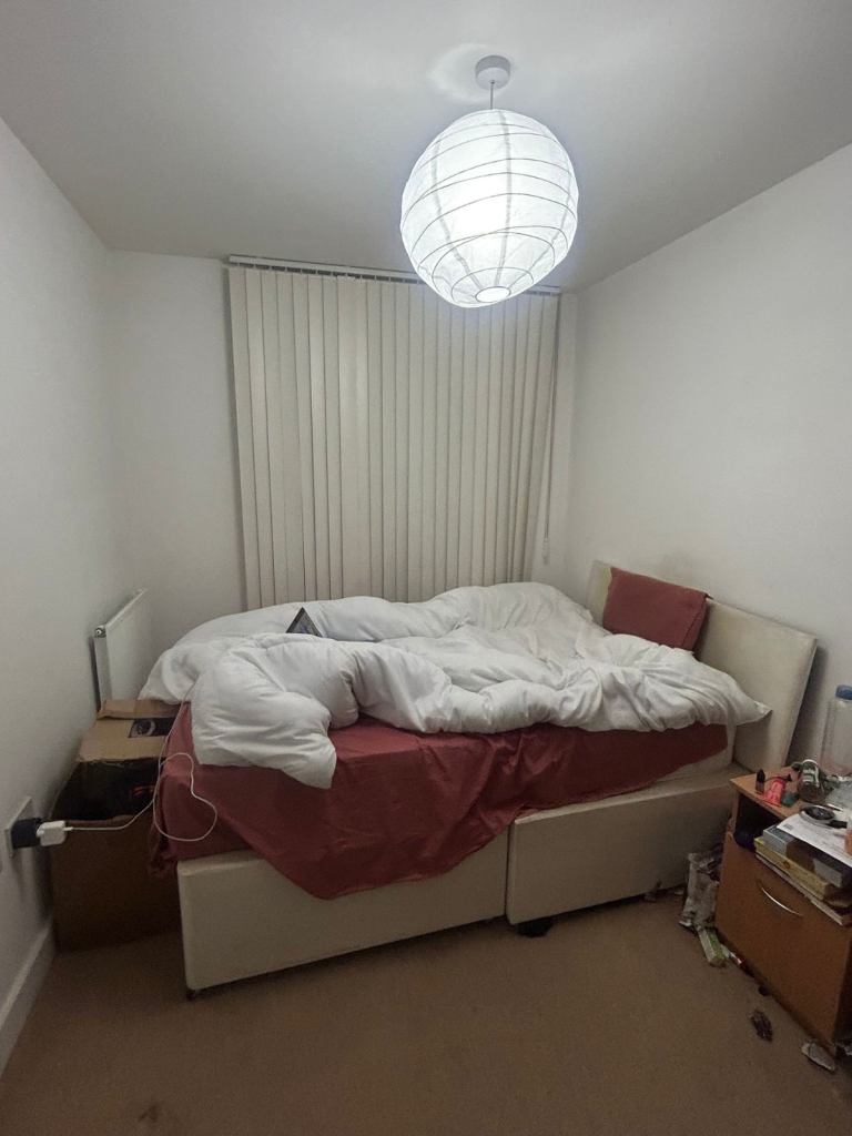 Spacious double bed Room in E3