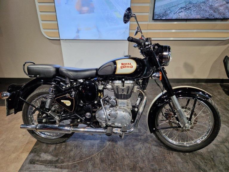 ROYAL ENFIELD CLASSIC 500 EFI IN BLACK