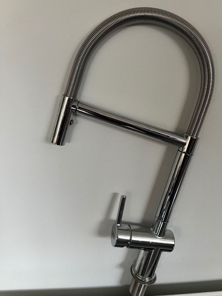 Modern Frank  Kitchen Pull-Out Spray Tap – Good Condition