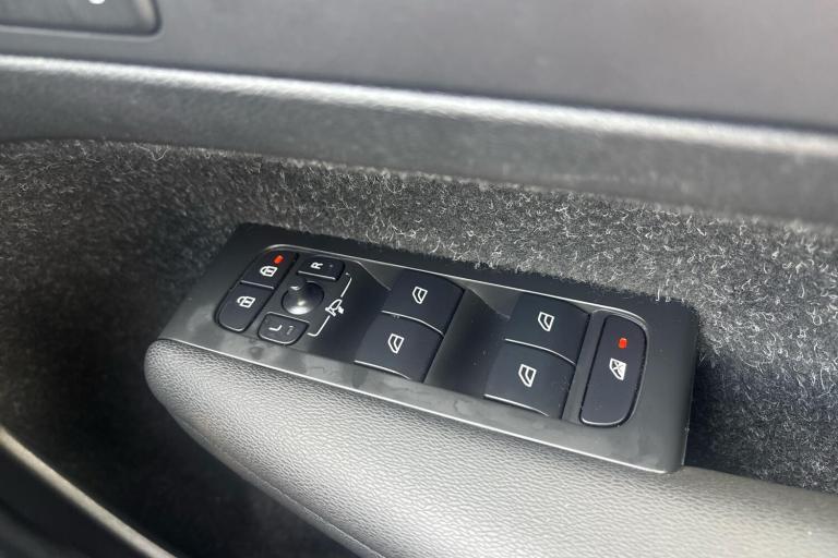  Volvo Xc40 2.0 B4 Mhev Inscription Pro Suv 5dr Petrol Hybrid Auto Euro 6 s/s