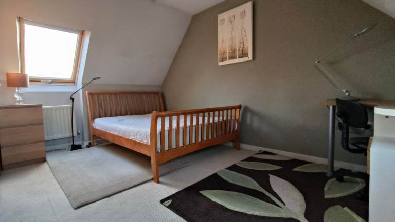 Excellent double room in Newbury Park,  Fully Furnished.