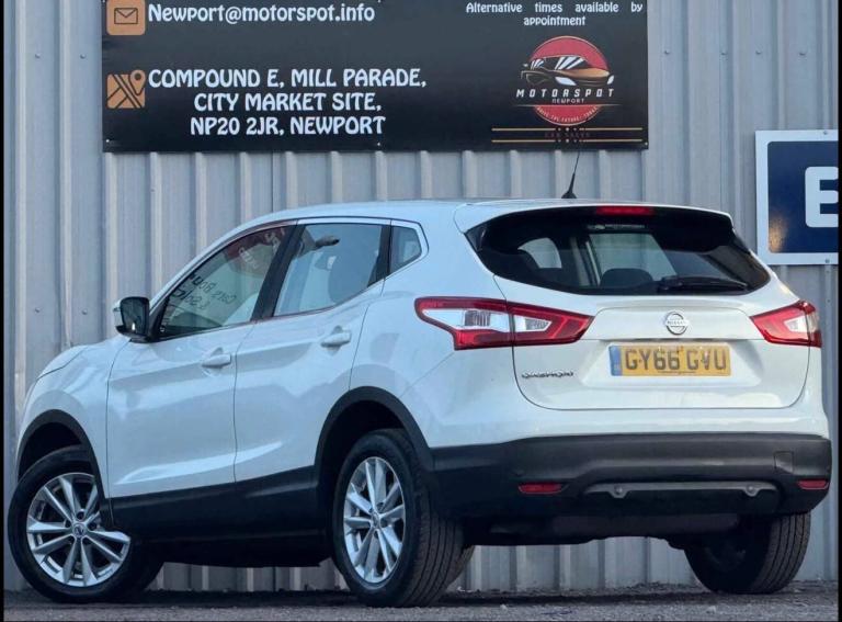 2016 Nissan Qashqai 1.5 dCi Acenta [Smart Vision Pack] 5dr HATCHBACK Diesel Manual